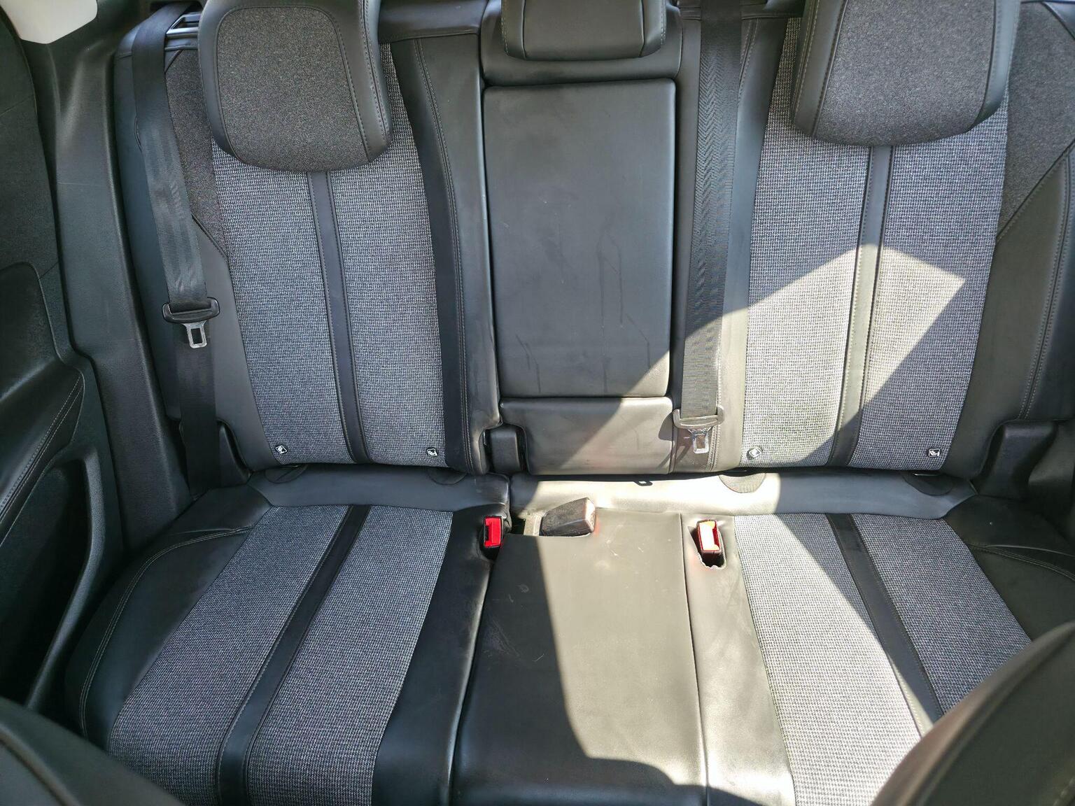 2017 Peugeot 3008 image 32