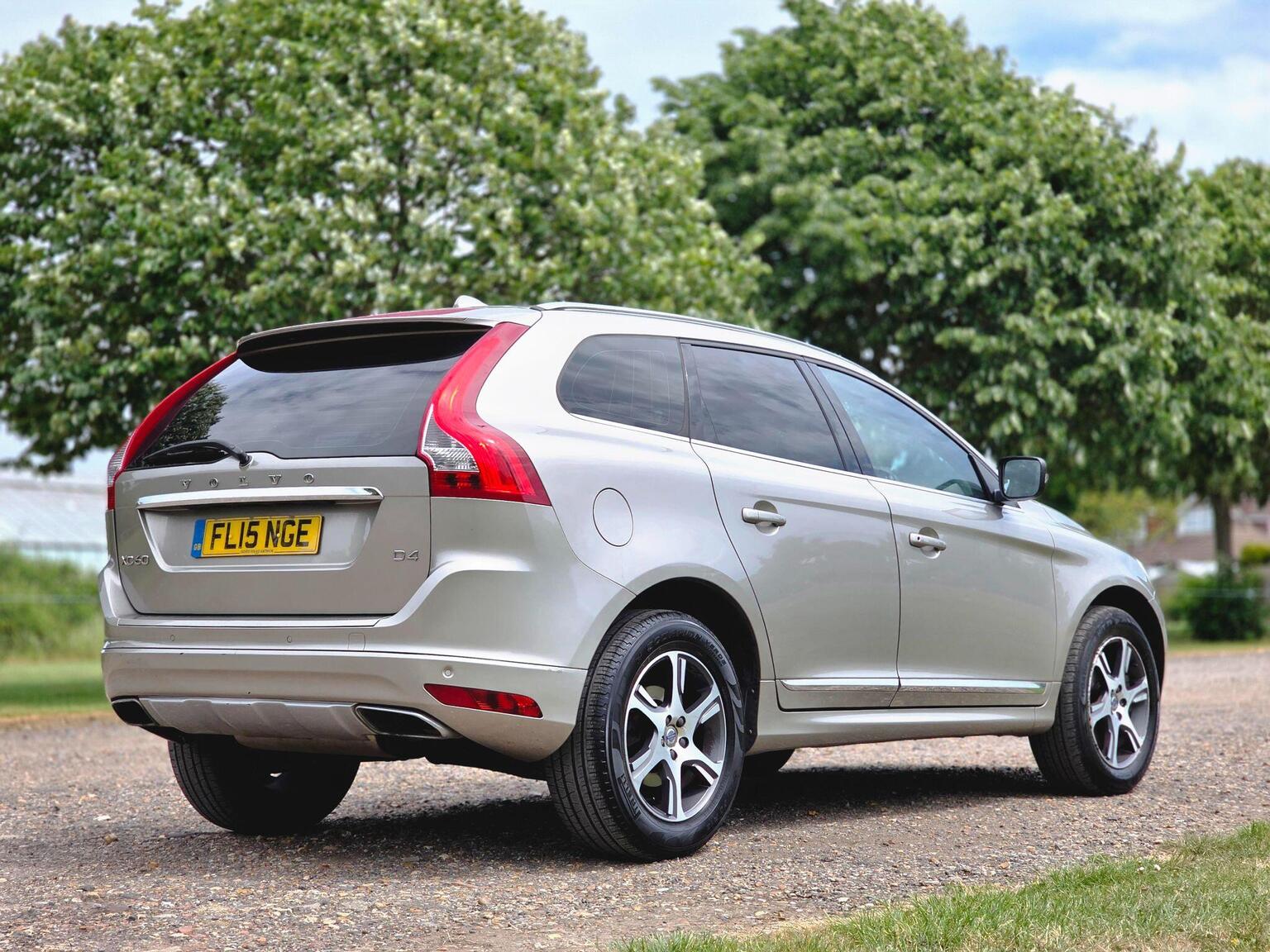 2015 Volvo XC60 image 6