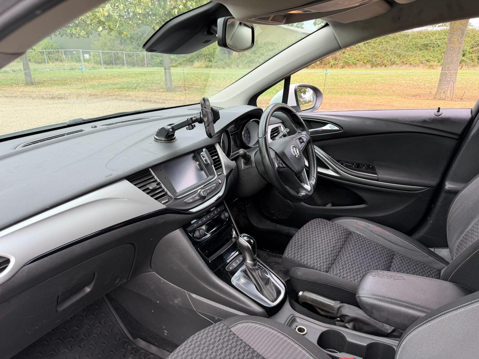 2020 Vauxhall Astra image 28