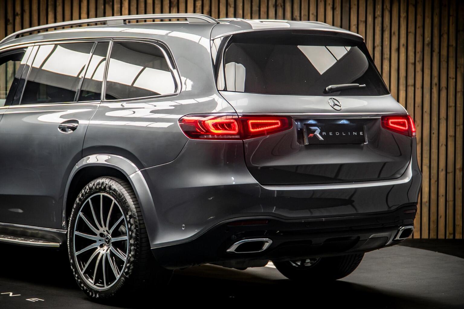 2022 Mercedes-Benz GLS GLS400d Night Edition — photograph 3
