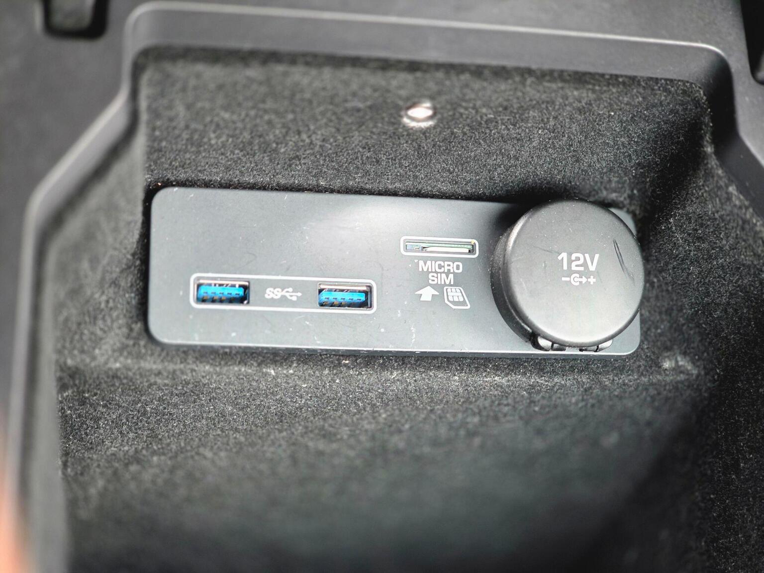 2019 Jaguar E-PACE image 34