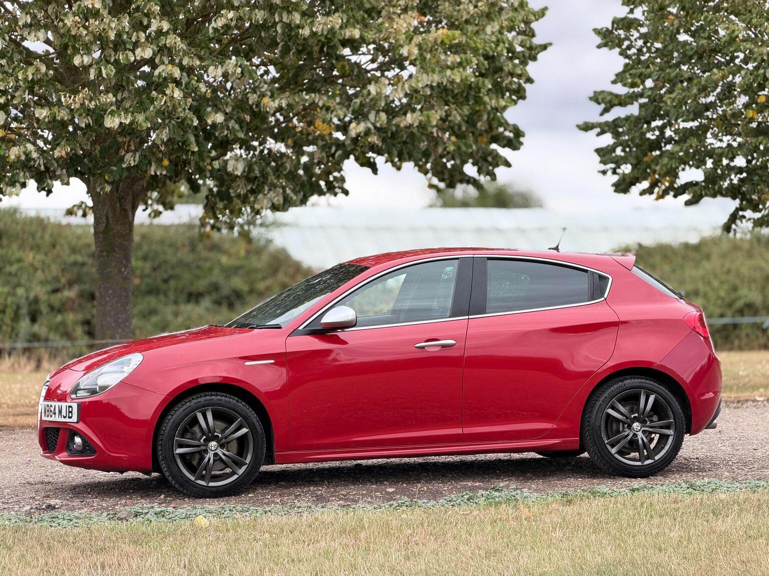 2014 Alfa Romeo Giulietta image 13