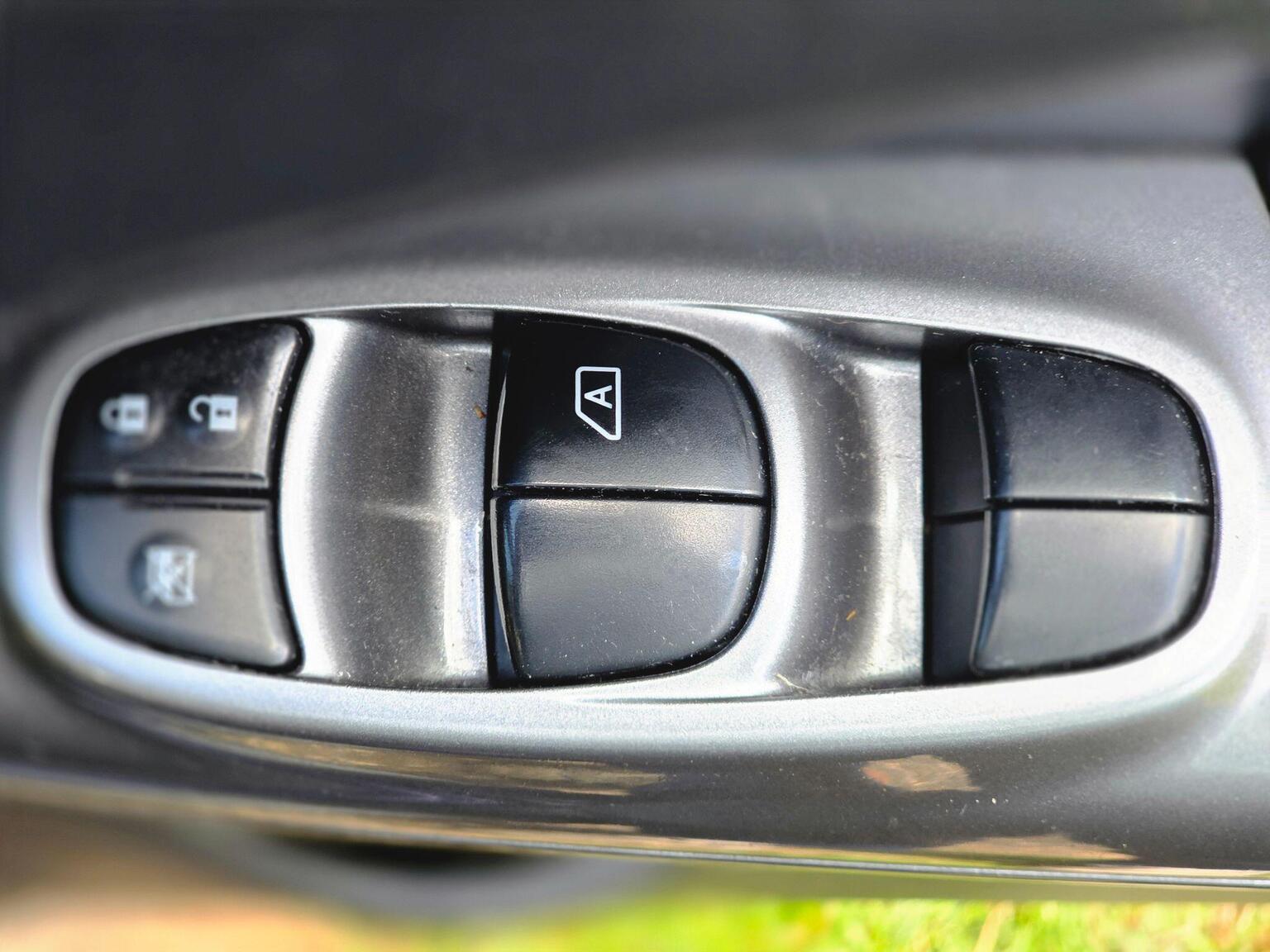 2014 Nissan Juke image 31