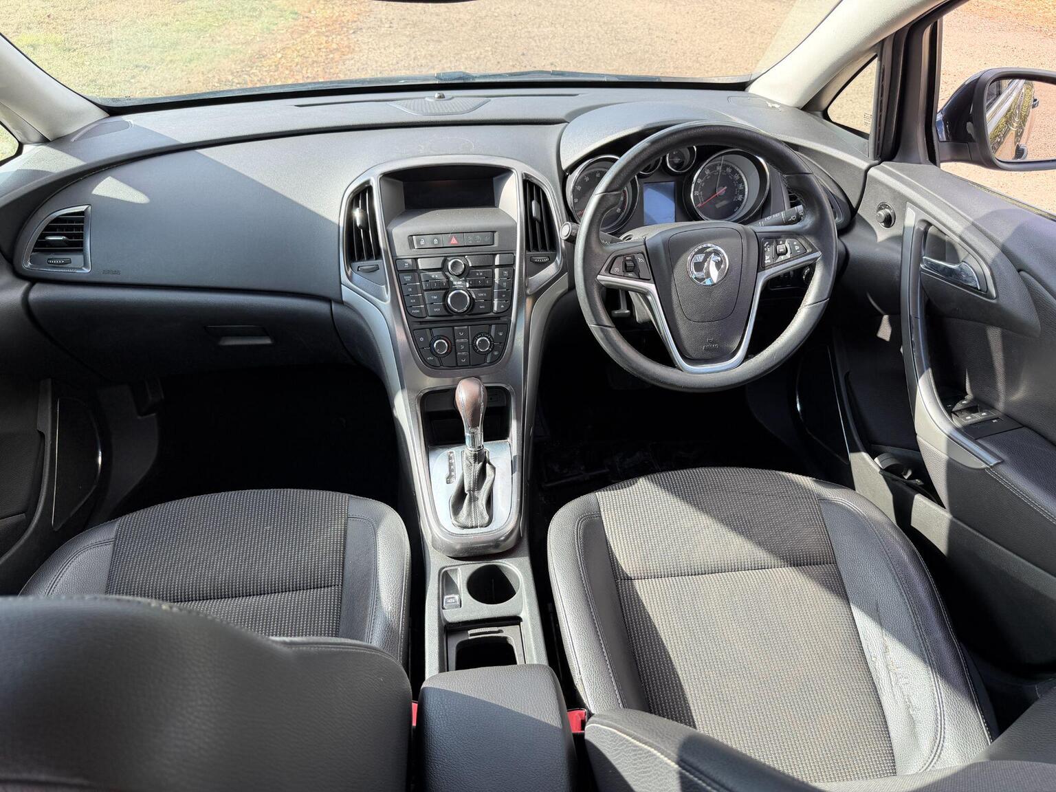 2011 Vauxhall Astra image 23