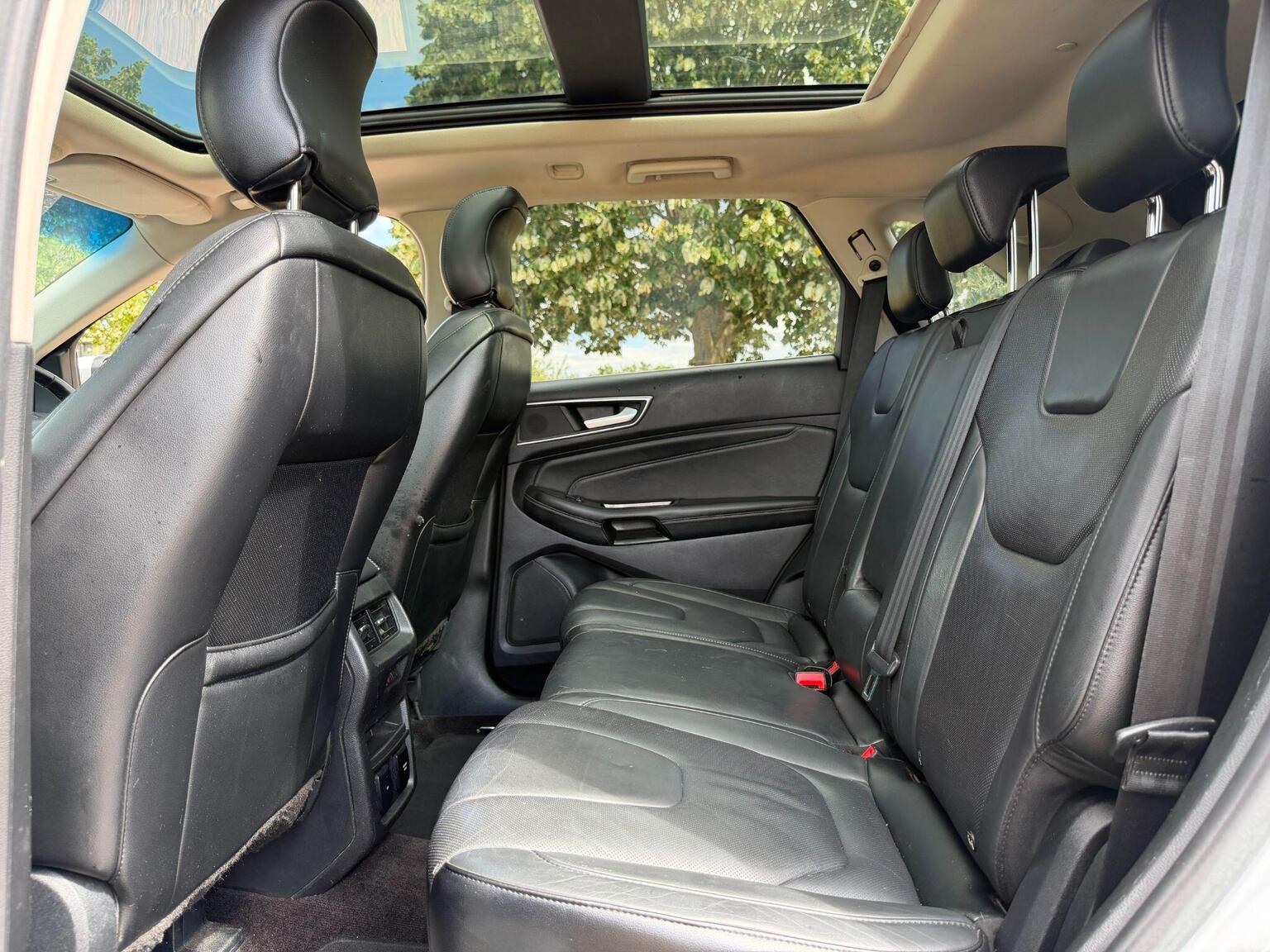 2018 Ford Edge image 29