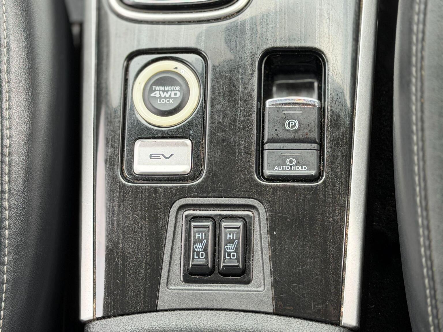 2018 Mitsubishi Outlander image 37