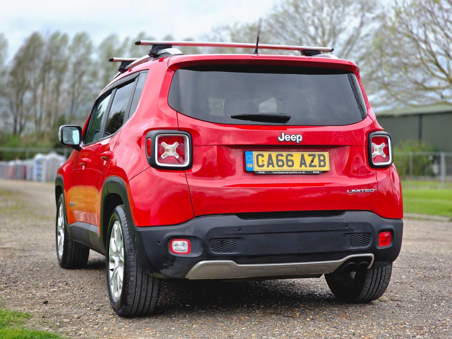 2017 Jeep Renegade image 9