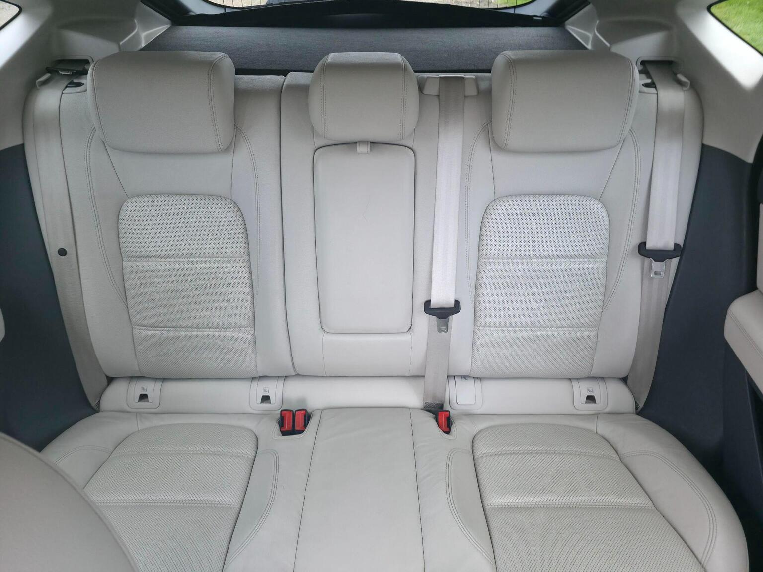 2018 Jaguar E-PACE image 28