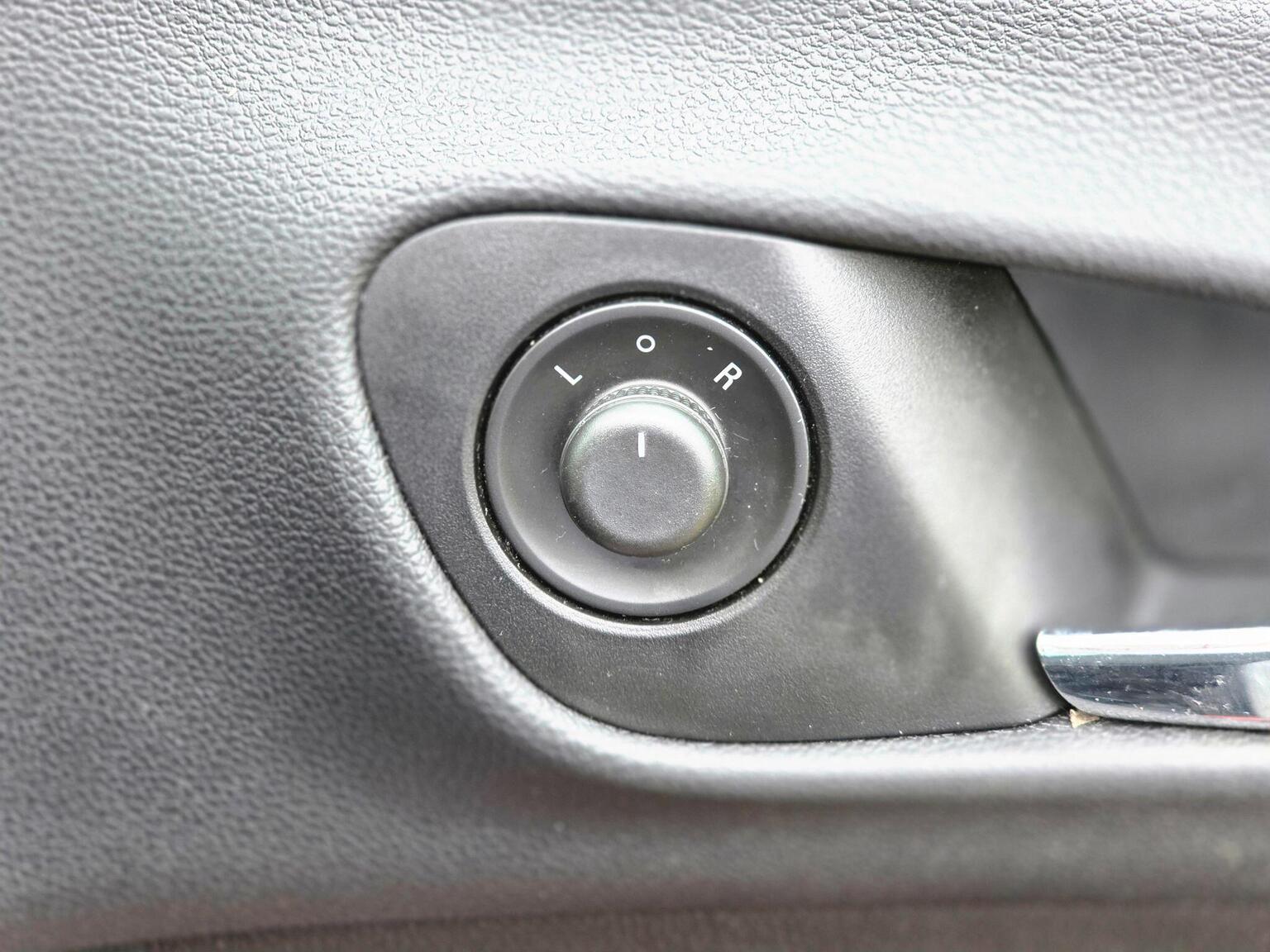 2016 Vauxhall Meriva image 38