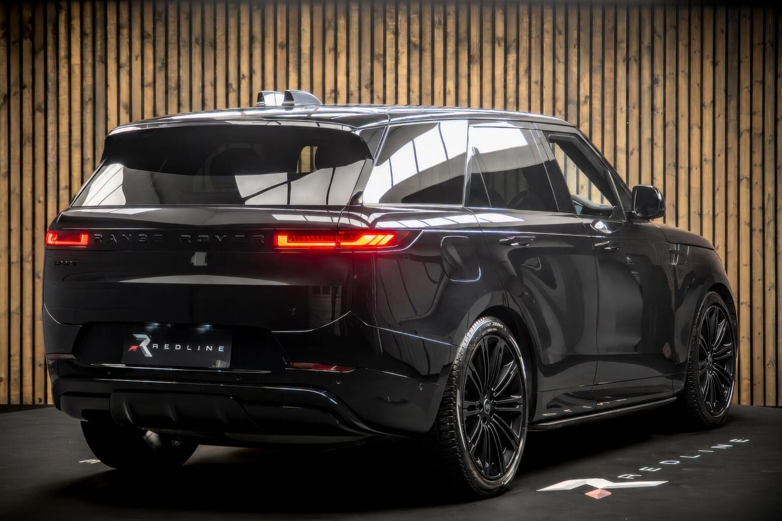 2024 Land Rover Range Rover Sport D300 Dynamic SE — photograph 4