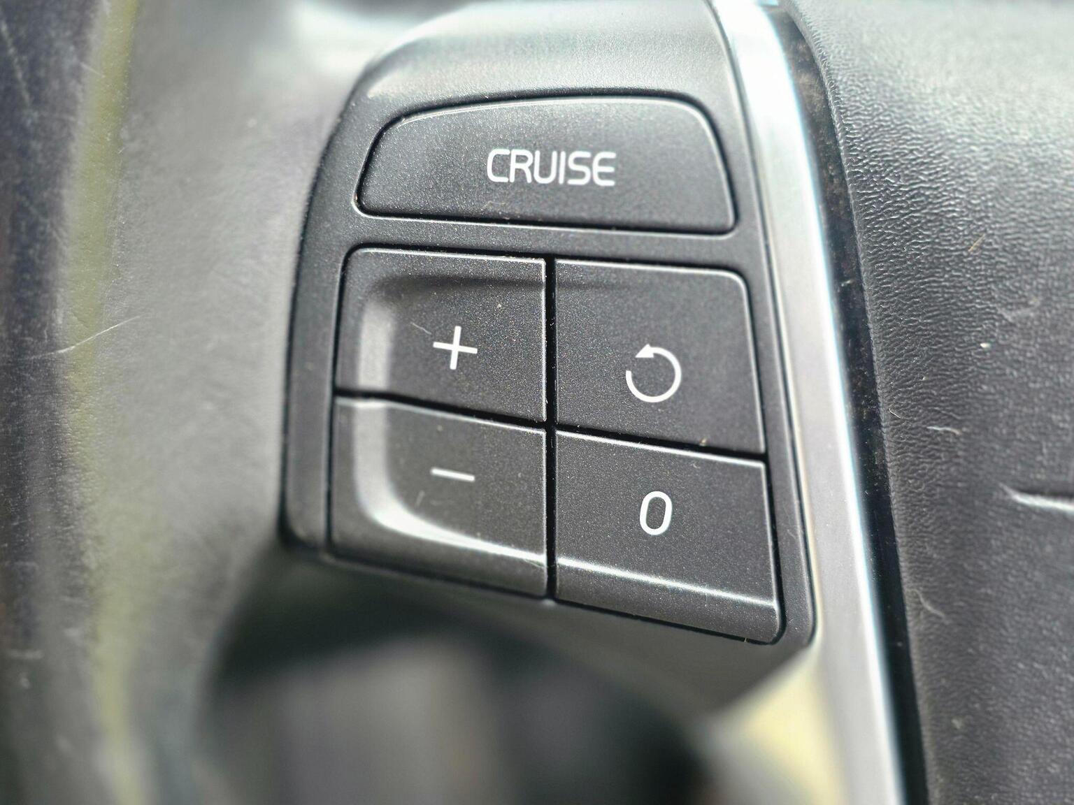 2015 Volvo XC60 image 35
