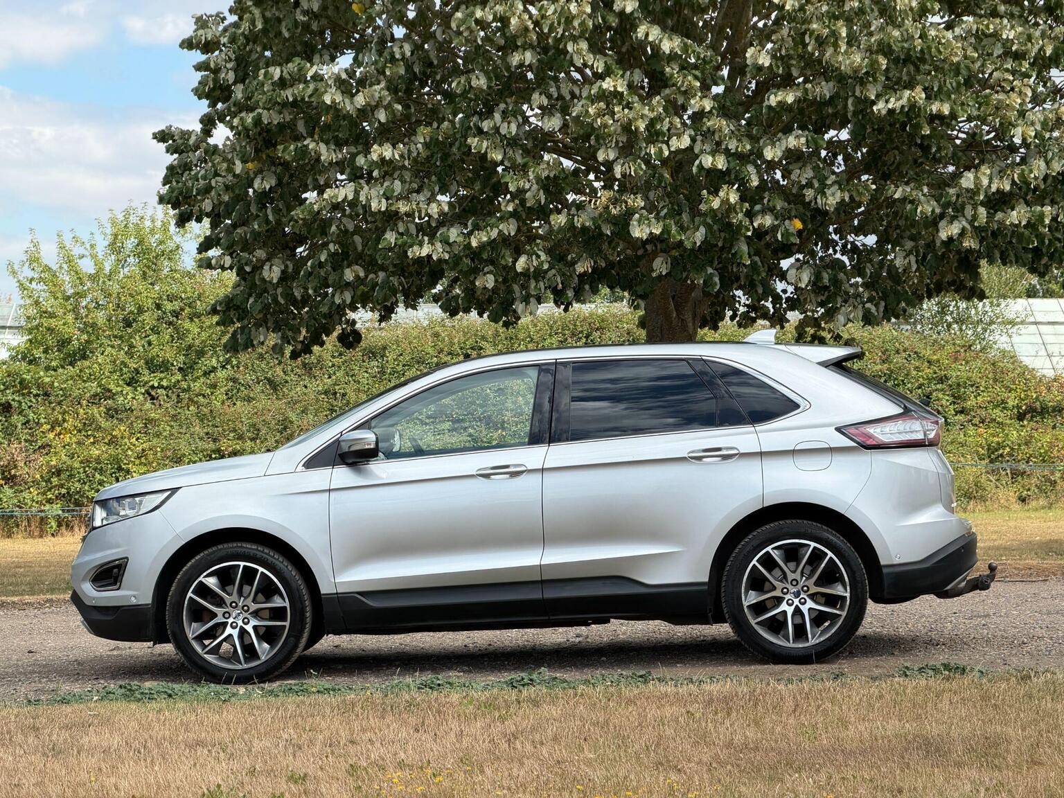 2018 Ford Edge image 16