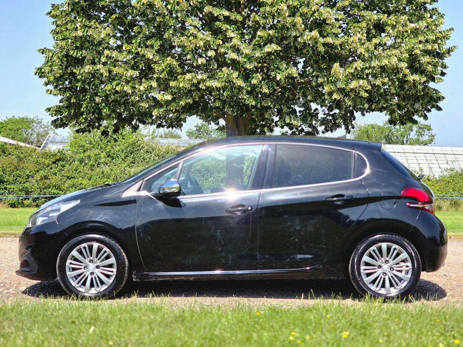 2017 Peugeot 208 image 15