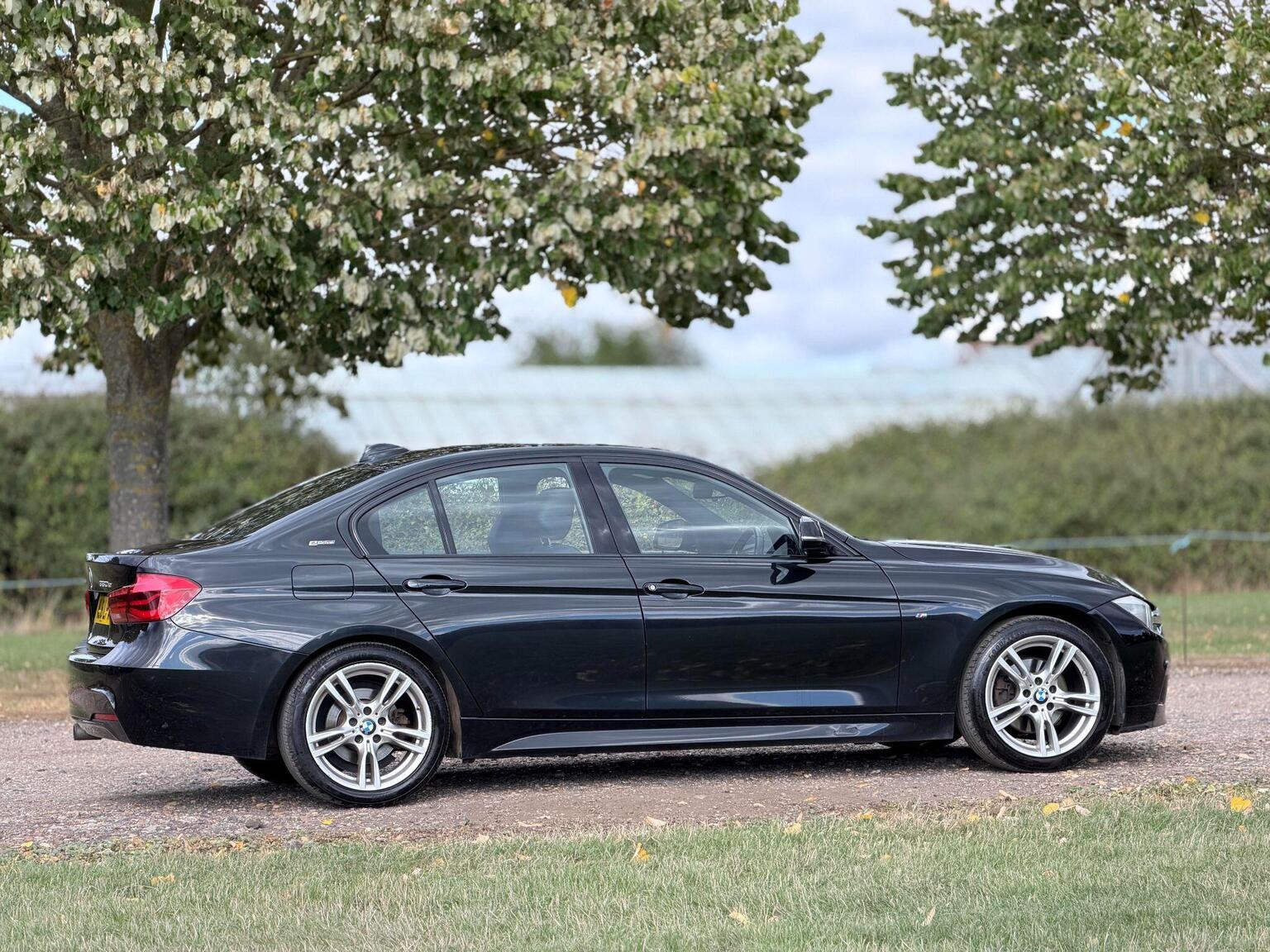 2018 BMW 3 Series image 4