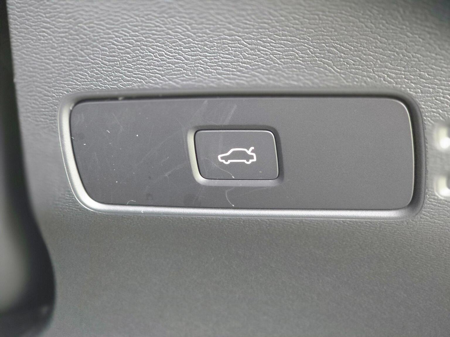 2024 Volvo EX40 image 31