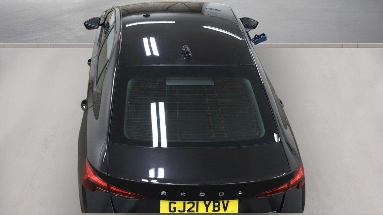 2021 Skoda Octavia image 5