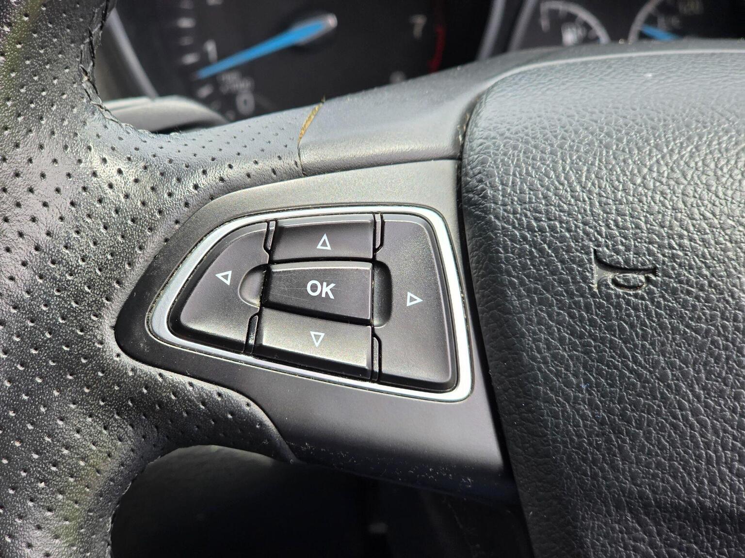 2018 Ford Focus image 38