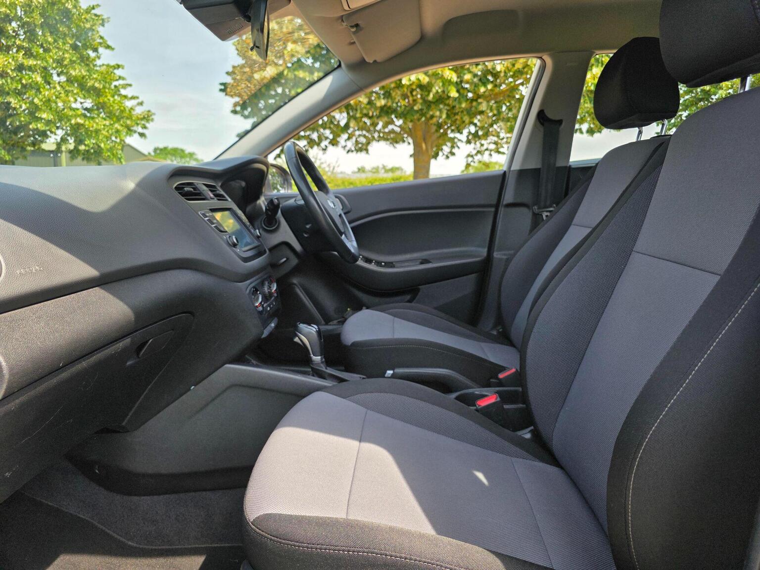 2018 Hyundai i20 image 25