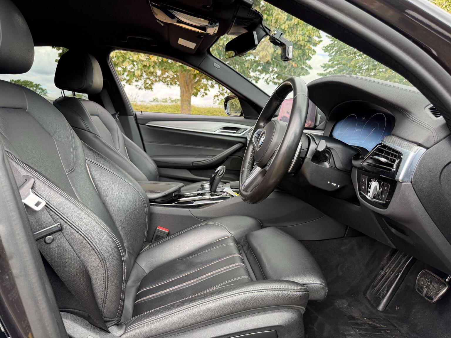 2019 BMW 5 Series image 24