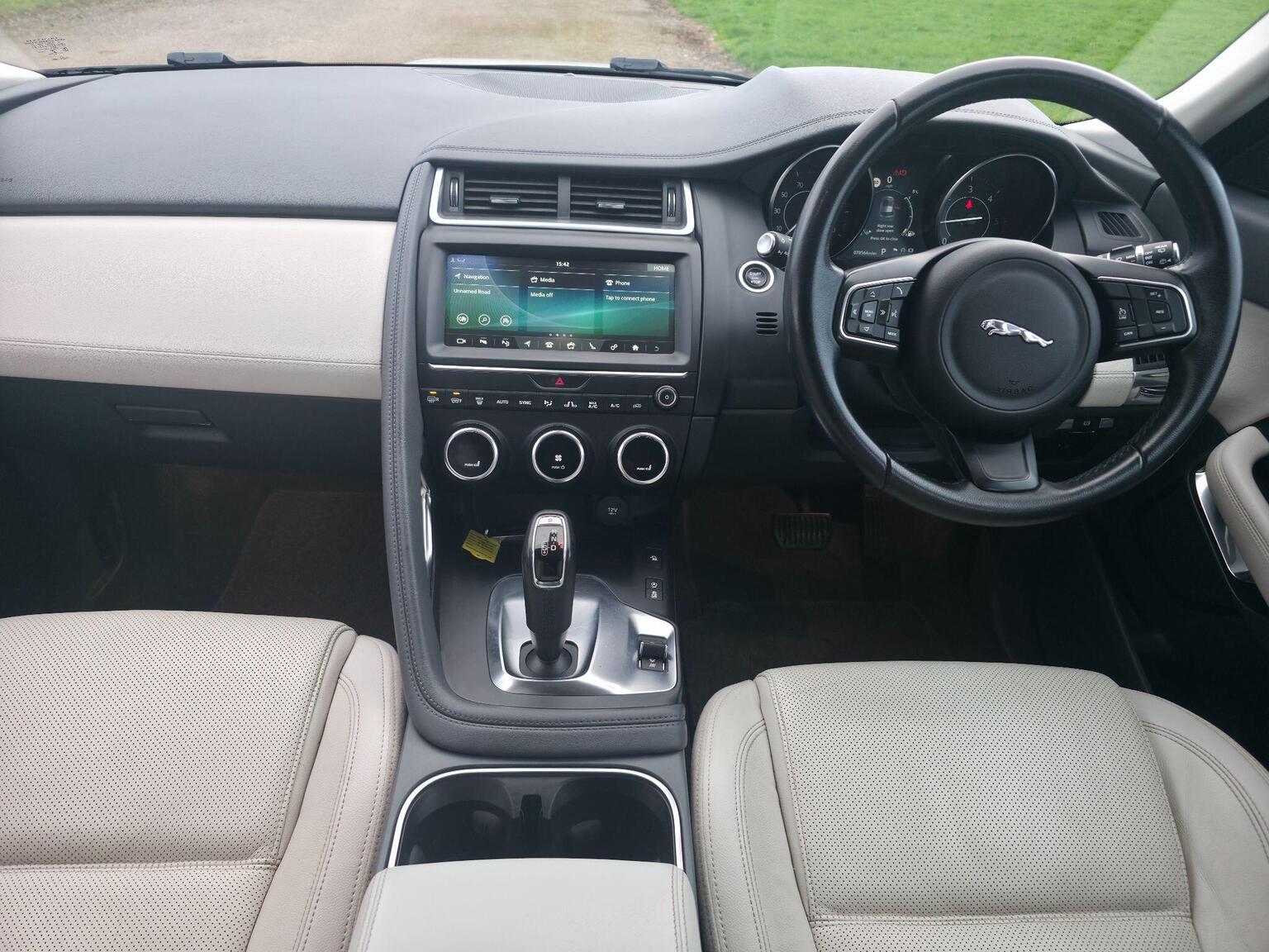 2018 Jaguar E-PACE image 27