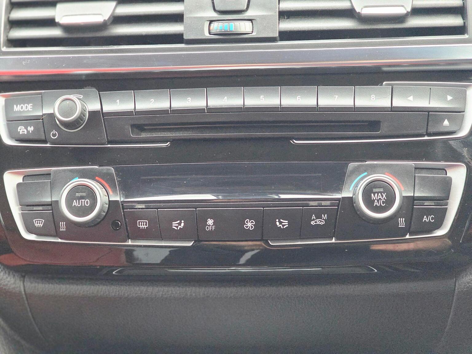 2017 BMW 3 Series image 46
