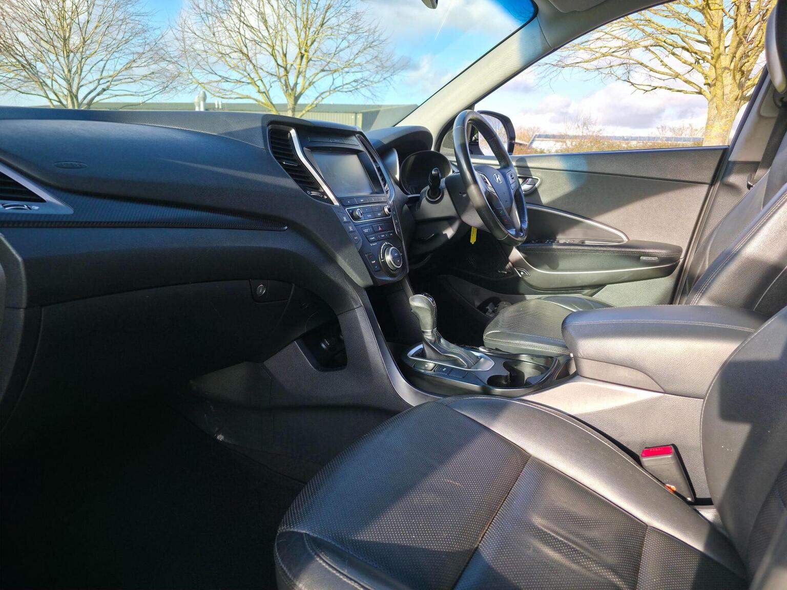 2017 Hyundai Santa Fe image 21