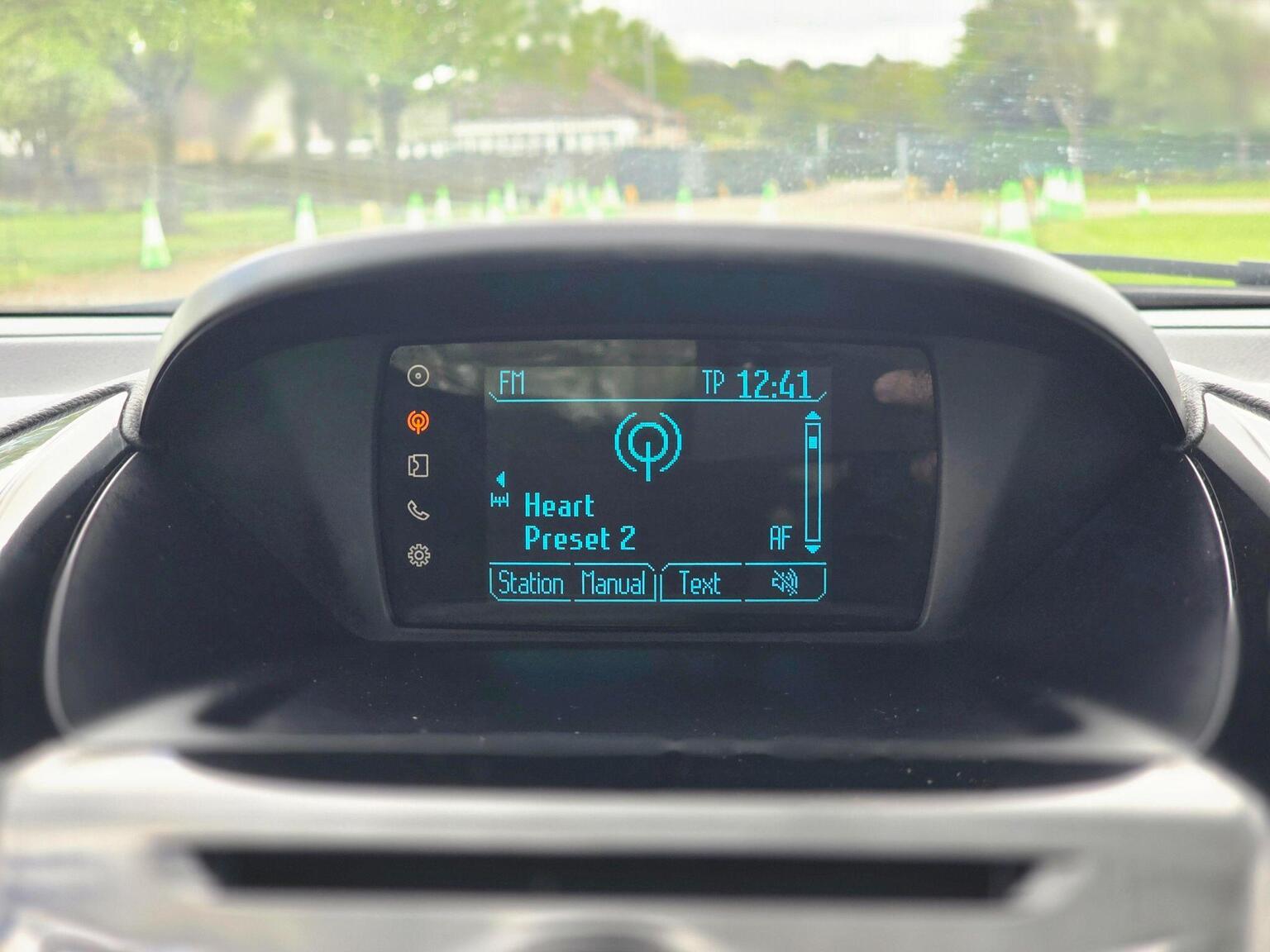 2015 Ford B-Max image 38