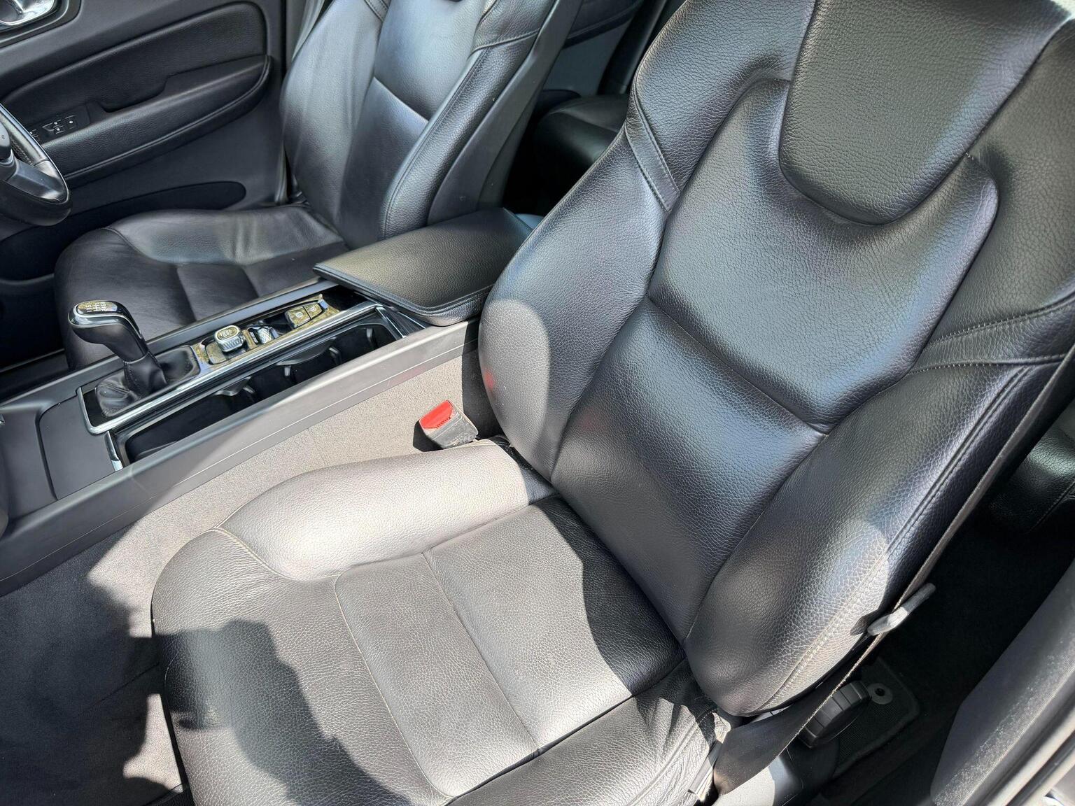 2018 Volvo XC60 image 28