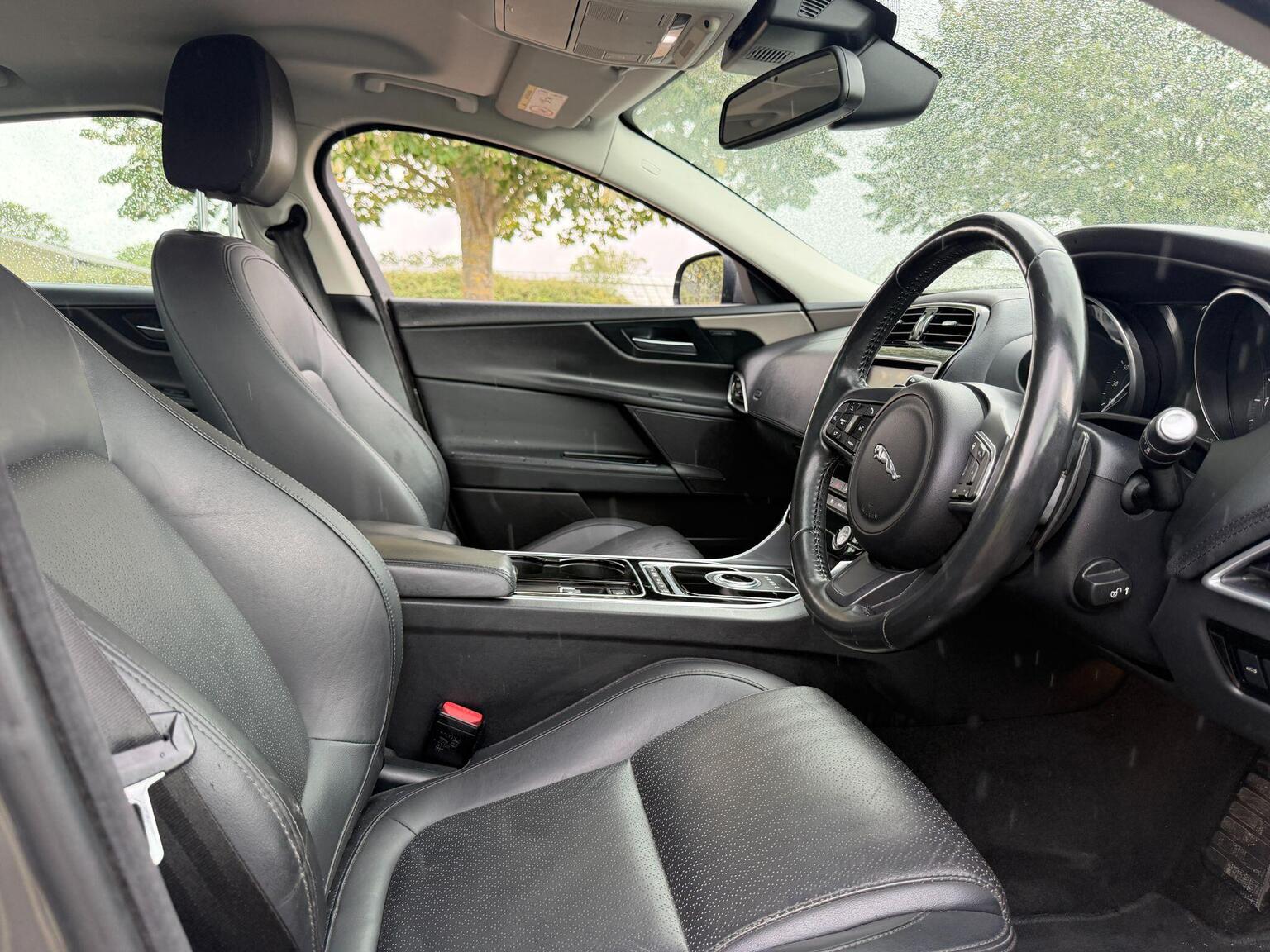 2016 Jaguar XE image 21