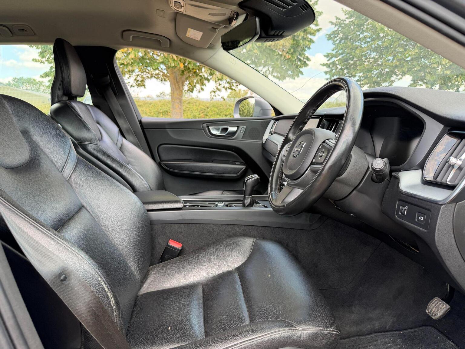 2018 Volvo XC60 image 21