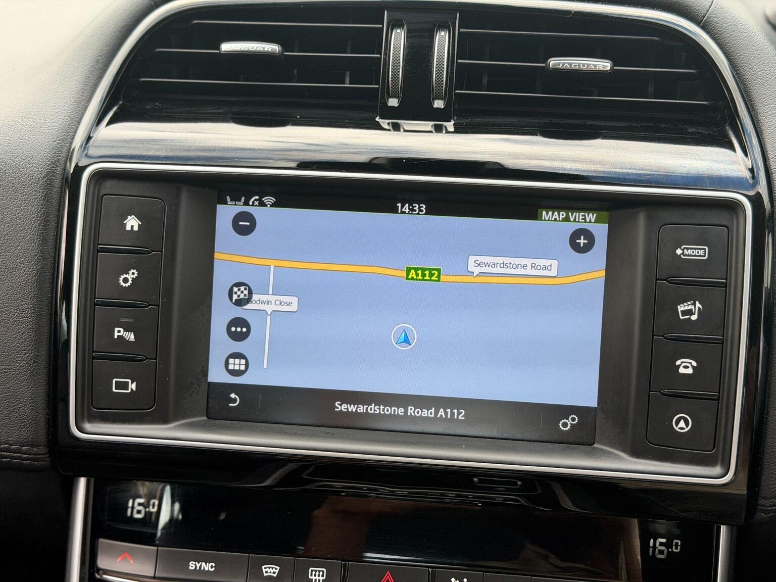 2016 Jaguar XE image 36