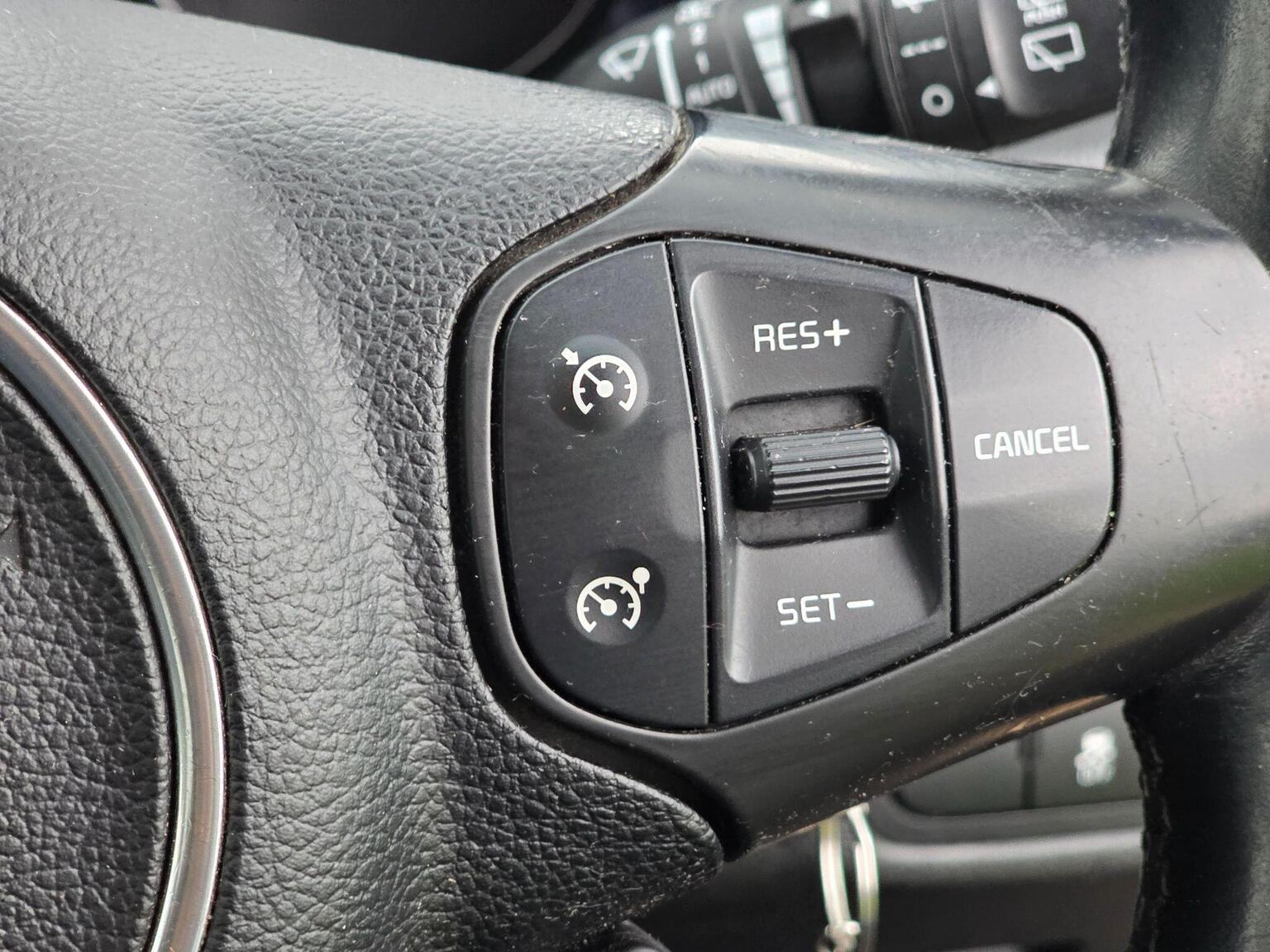 2013 Kia Carens image 37
