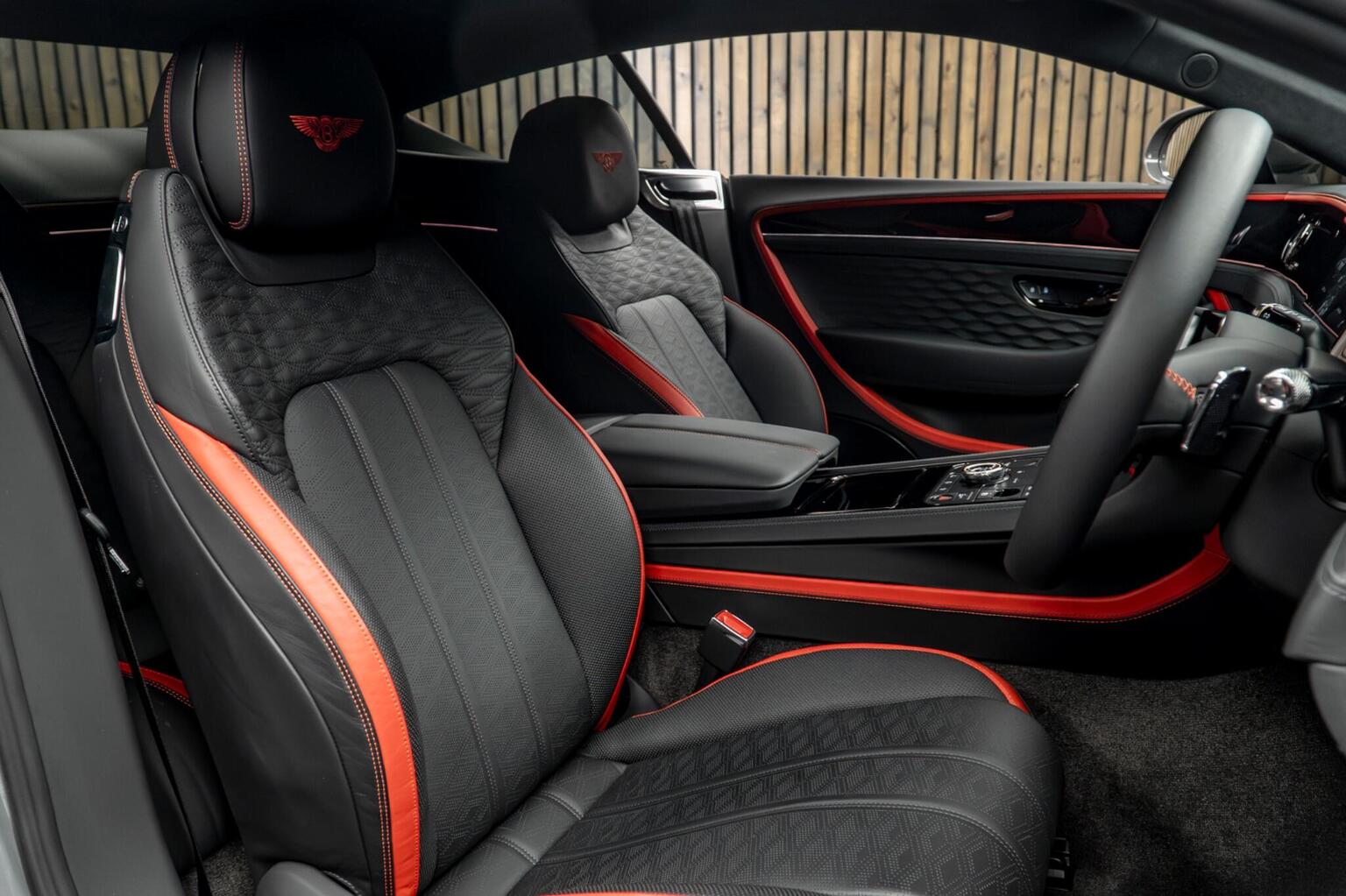 2025 Bentley Continental Ultra-Performance — photograph 2