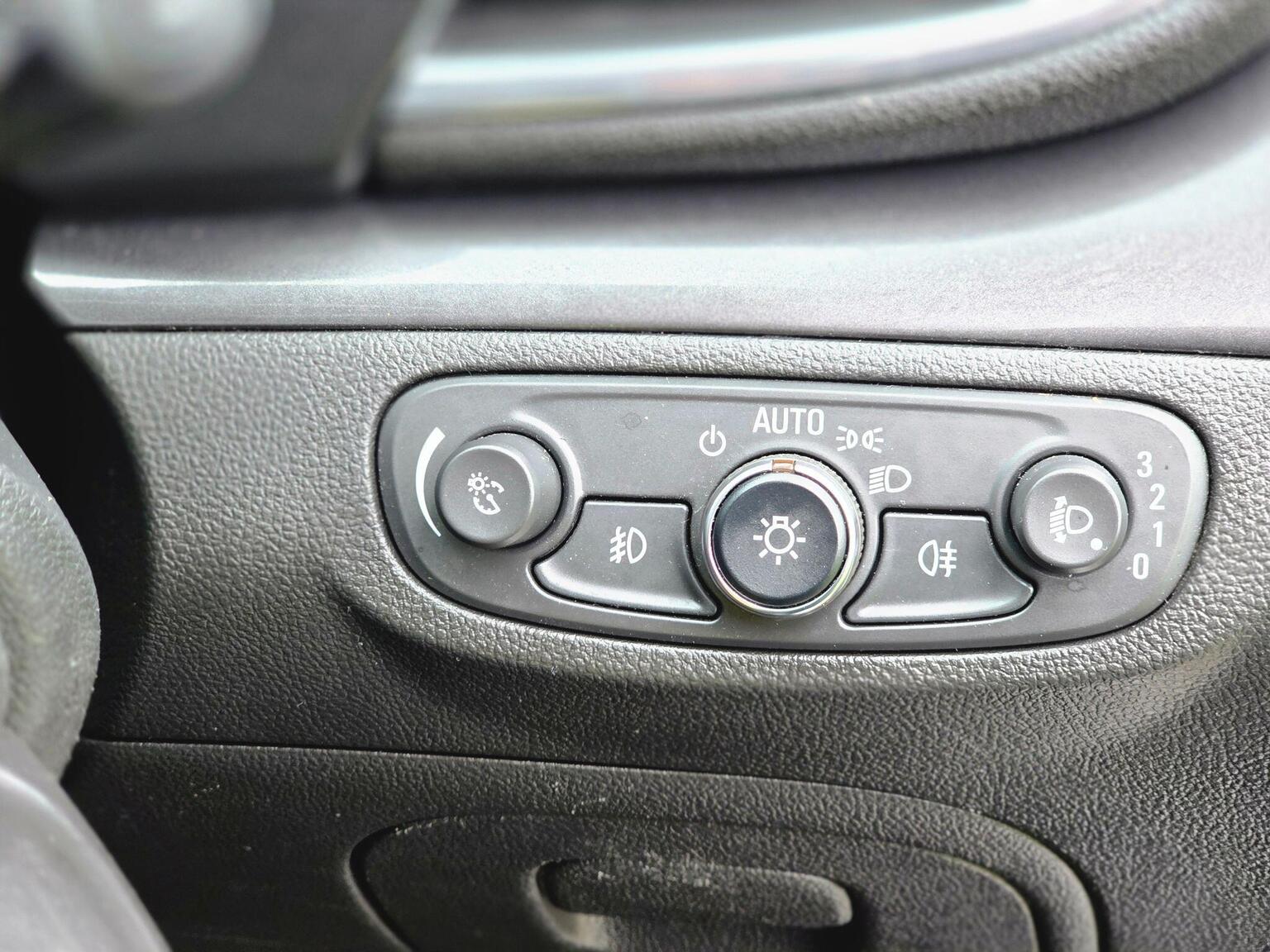 2018 Vauxhall Mokka X image 40