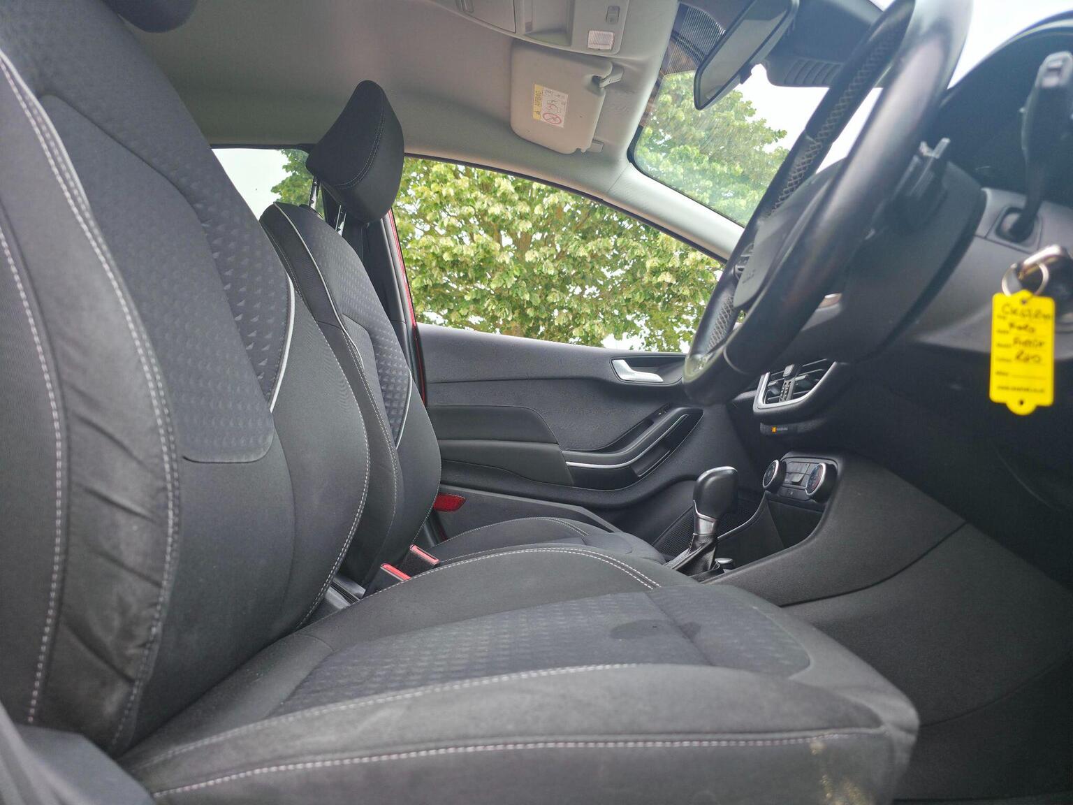 2017 Ford Fiesta image 21