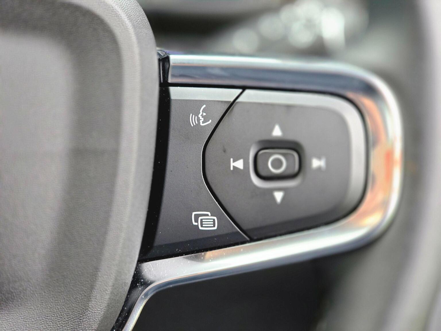 2024 Volvo EX40 image 34