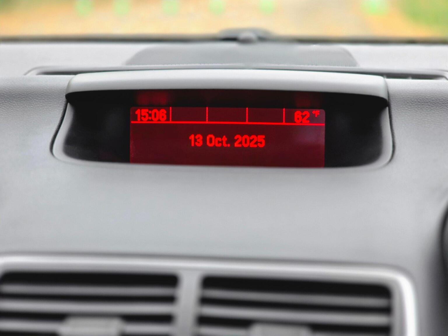 2016 Vauxhall Meriva image 39