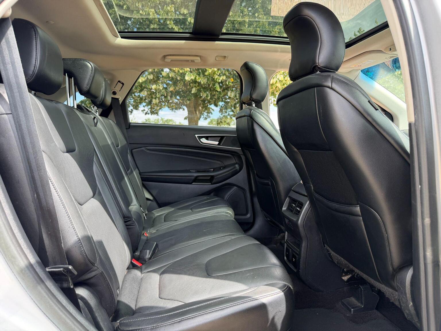2018 Ford Edge image 26