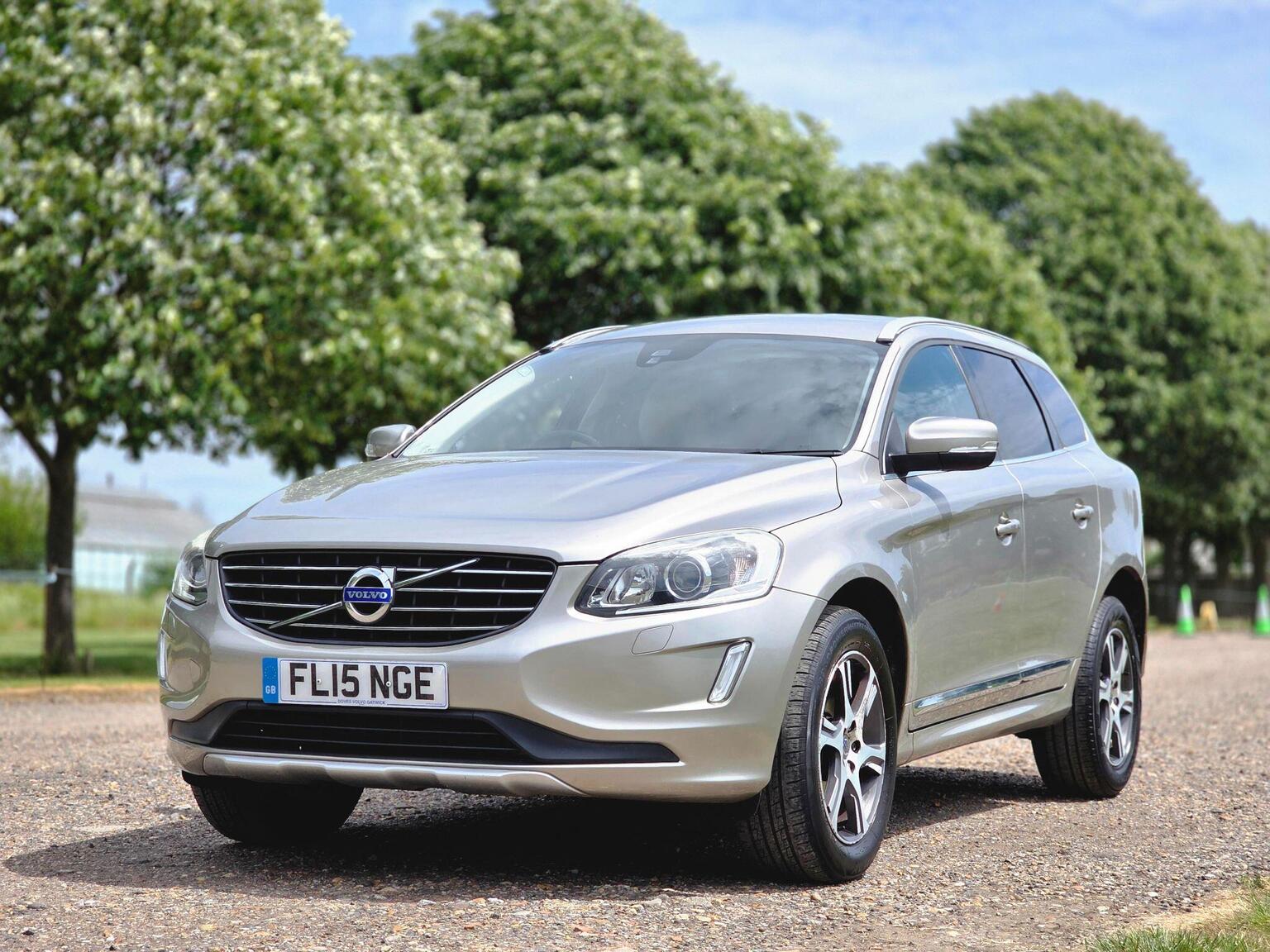 2015 Volvo XC60 image 17