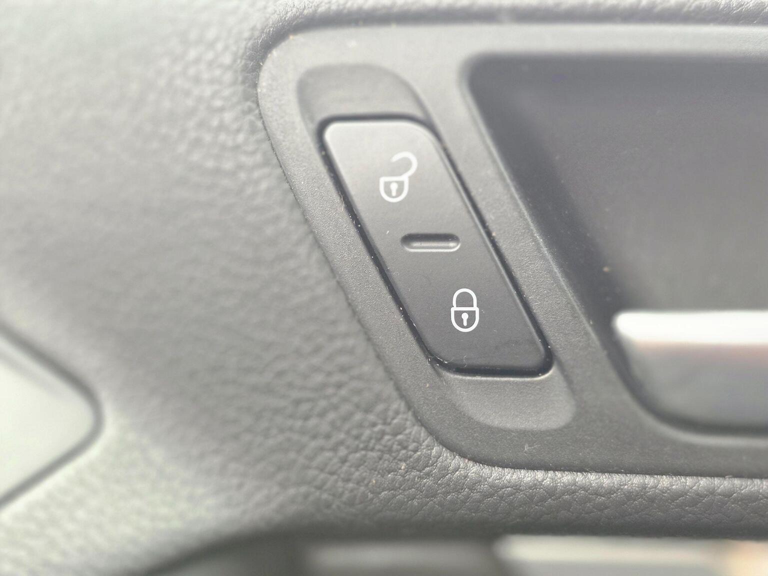 2014 Volkswagen Tiguan image 32