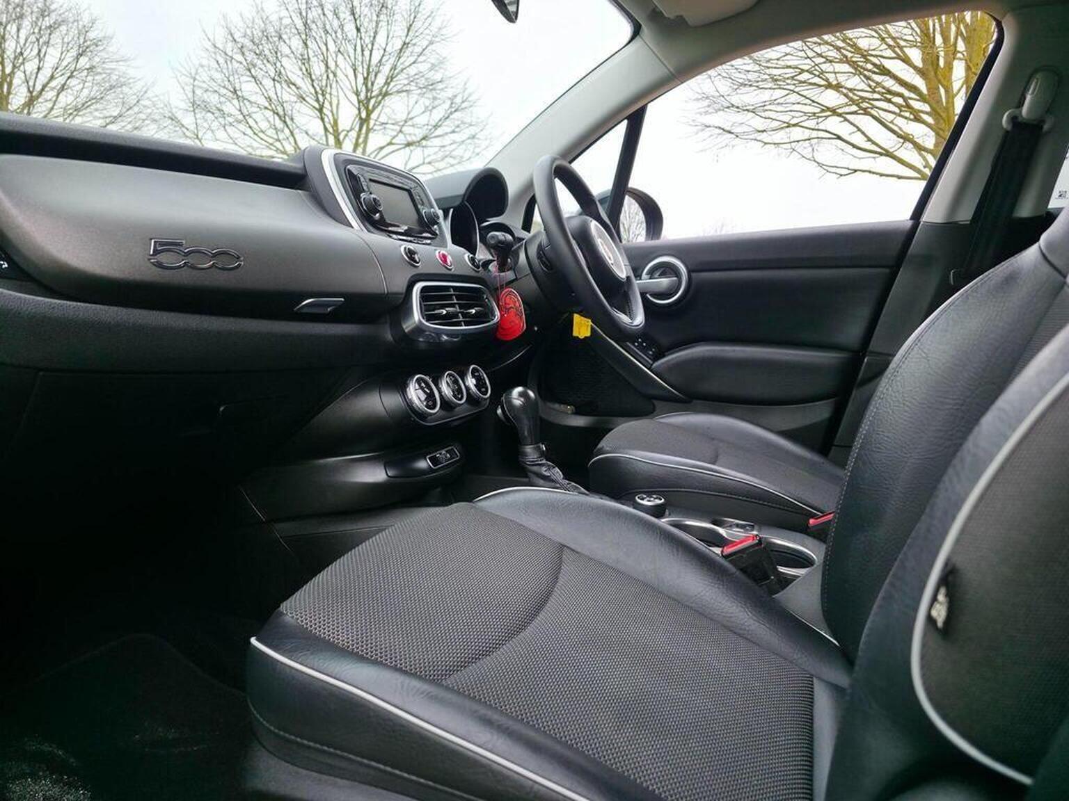 2017 Fiat 500X image 19