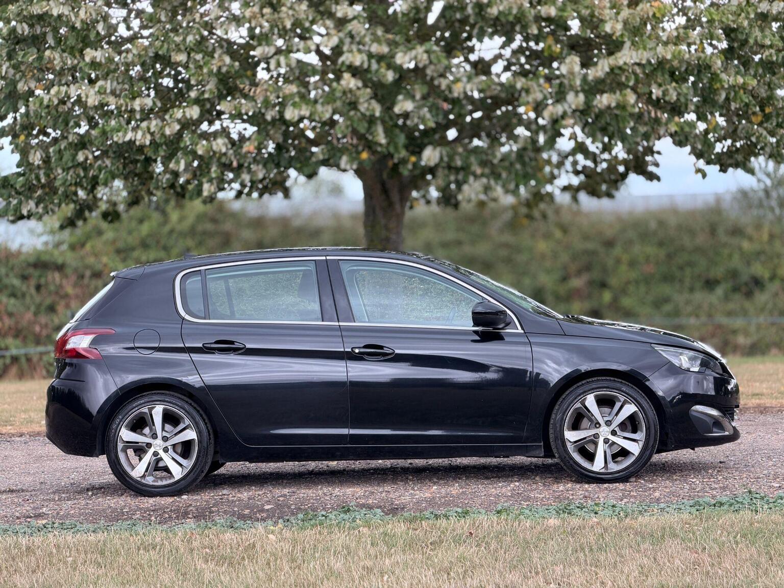 2017 Peugeot 308 image 2