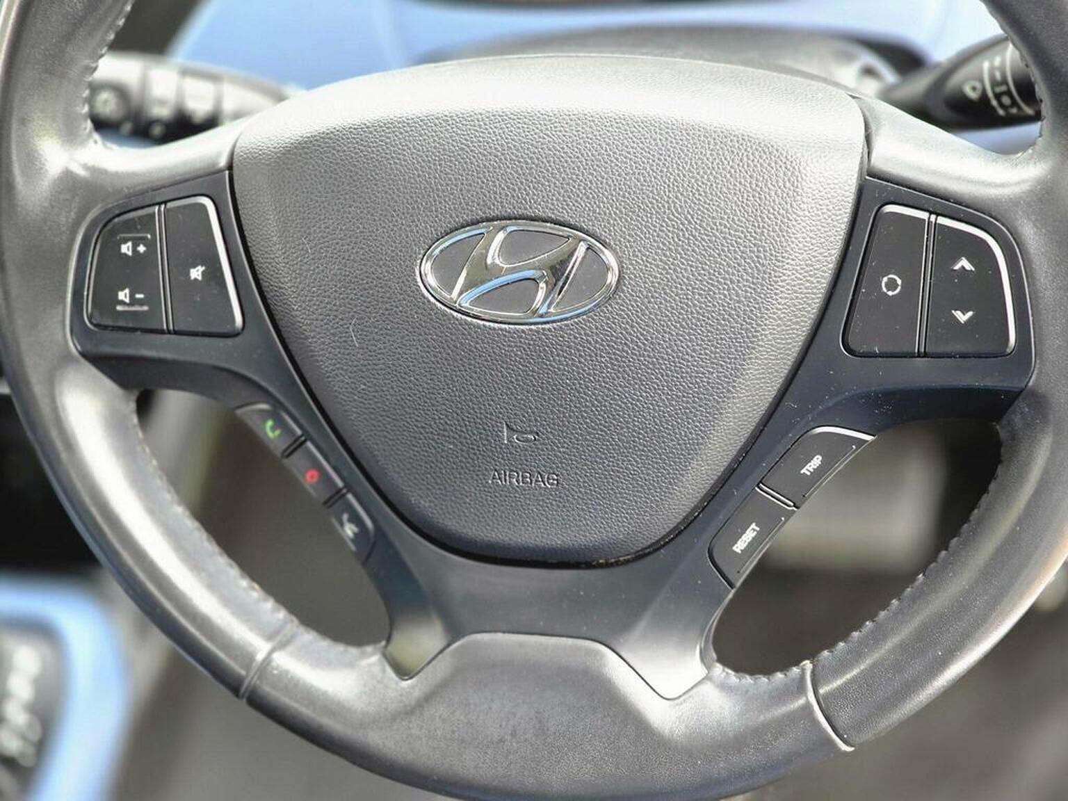 2016 Hyundai i10 image 42