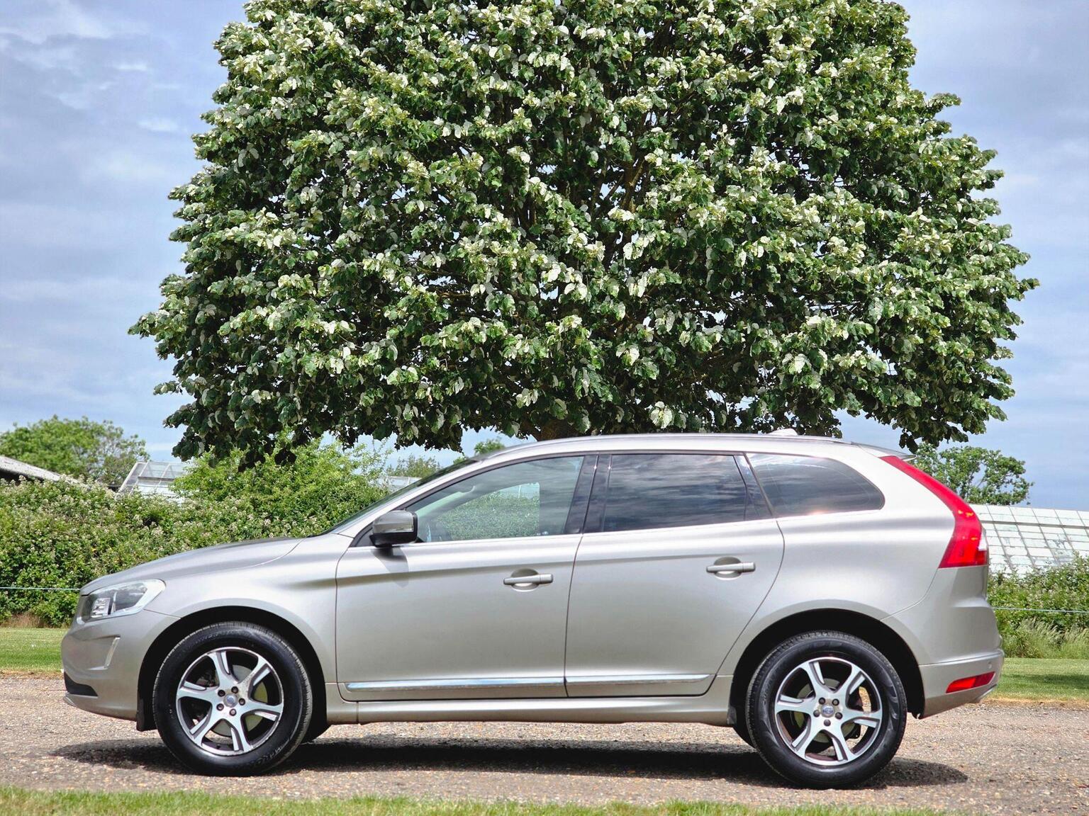 2015 Volvo XC60 image 13