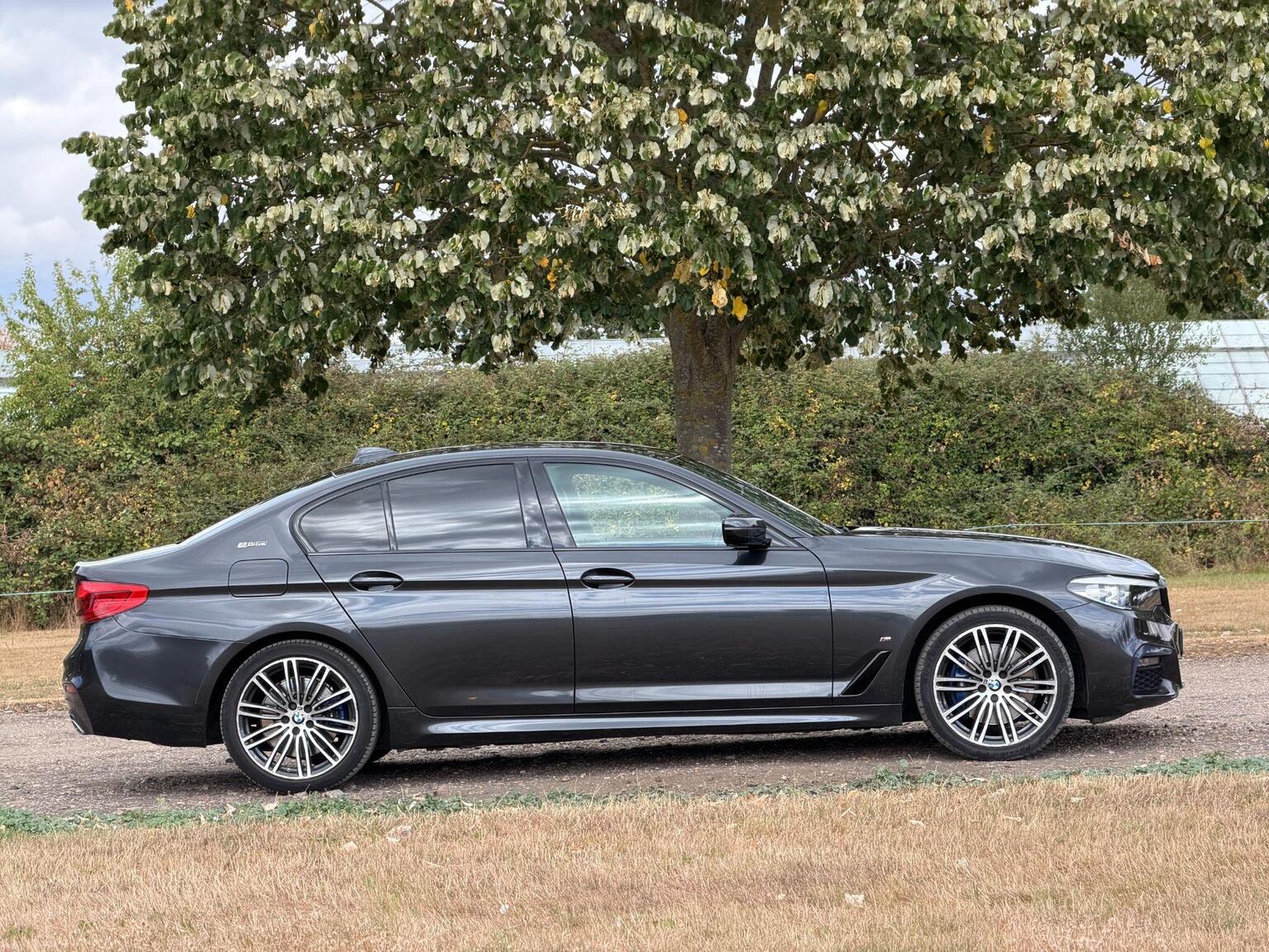 2019 BMW 5 Series image 3