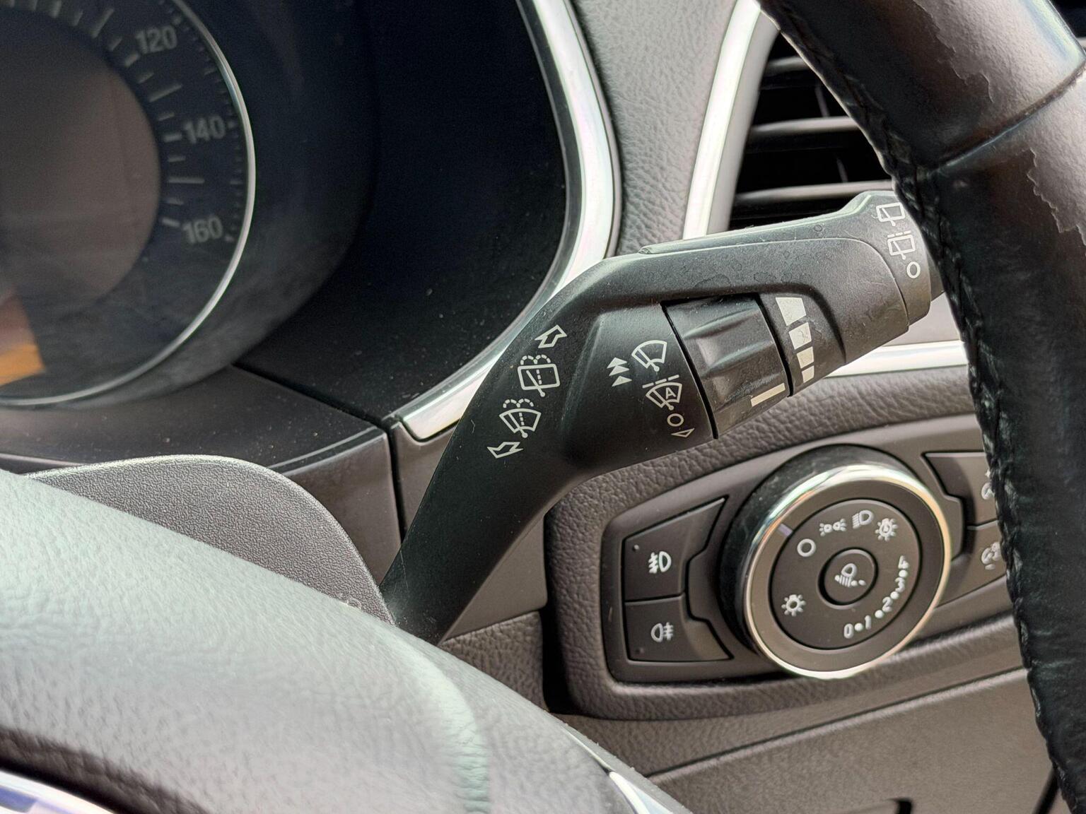 2018 Ford Edge image 49