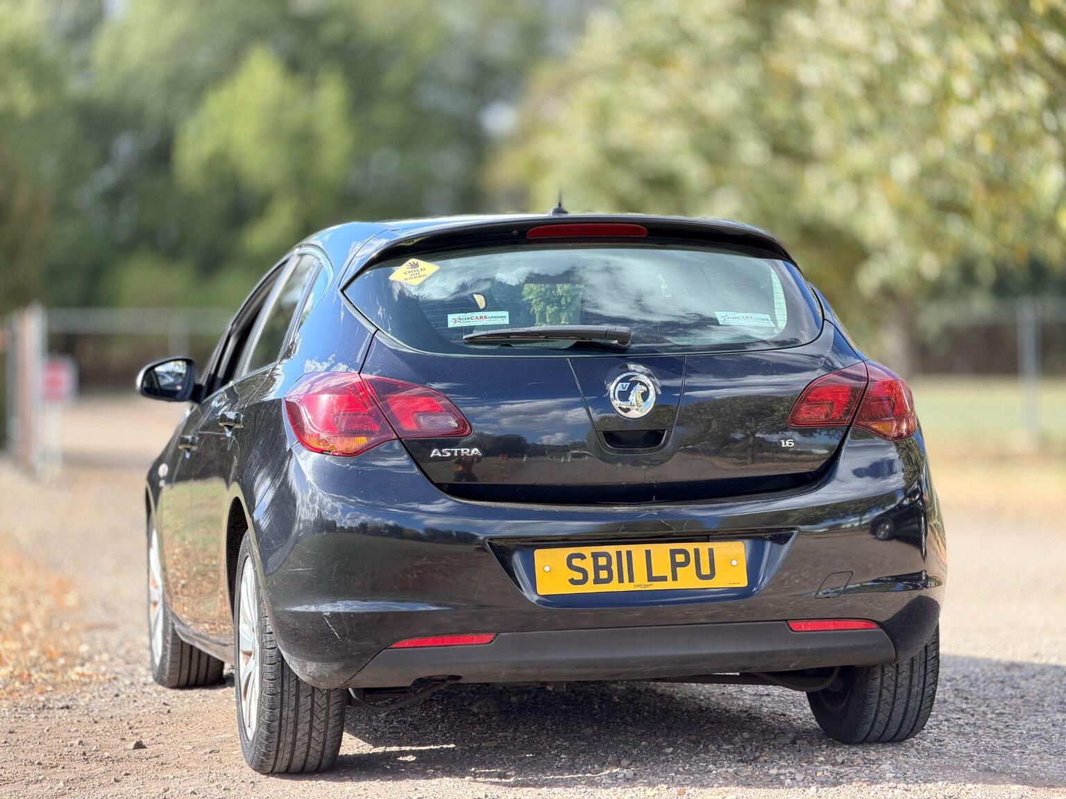 2011 Vauxhall Astra image 8