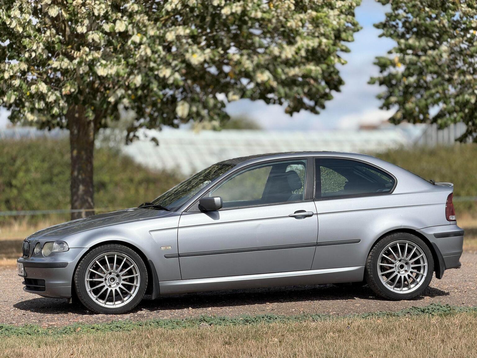 2004 BMW 3 Series image 12