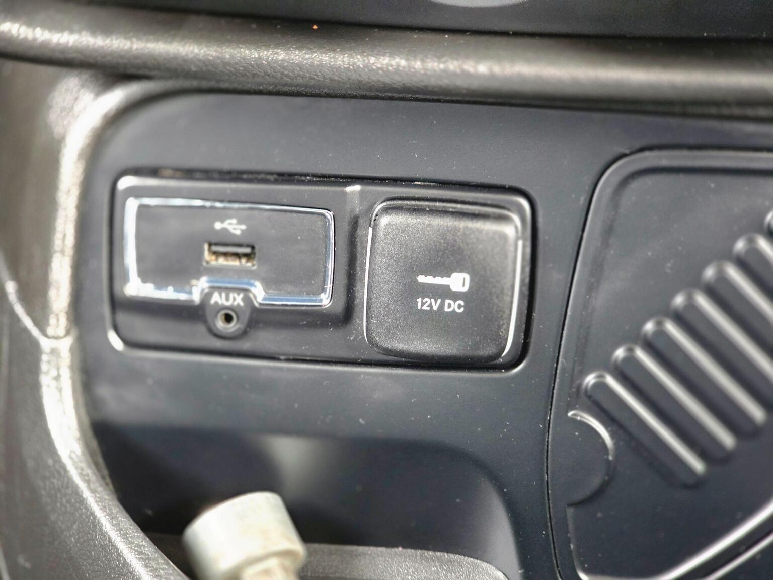 2017 Jeep Renegade image 37