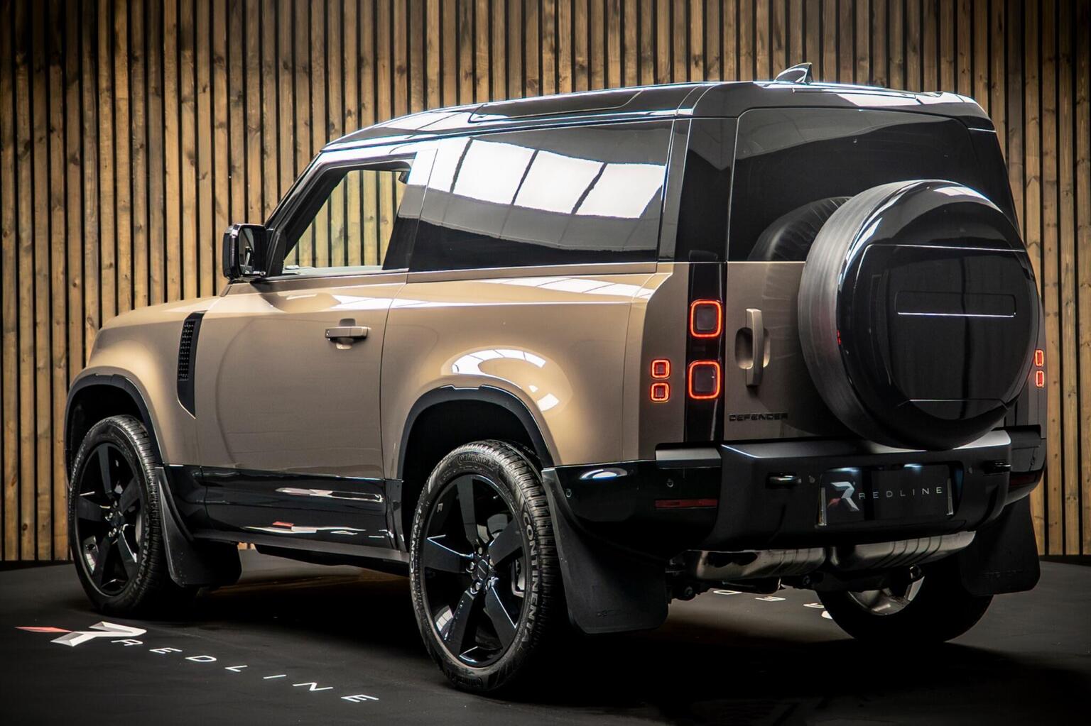 2026 Land Rover Defender 90 X-Dynamic HSE Hard Top — photograph 3